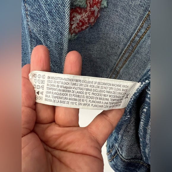 FOREVER 21 Denim jacket with embroidery on the back| Size: S| UNISEX| oversized. - Picture 8 of 15